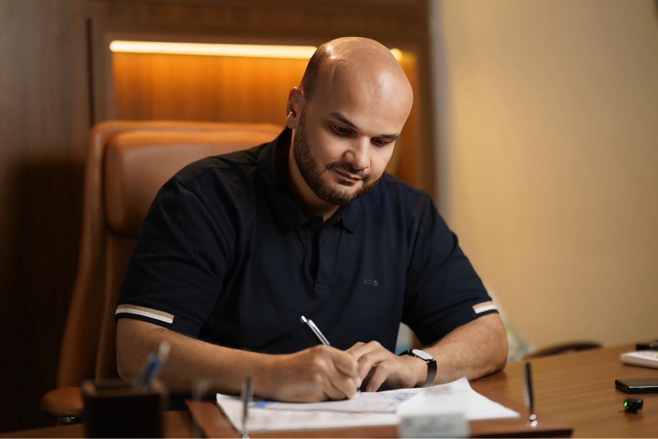 الدكتور أحمد عبد الوهاب استشاري جراحات الحول